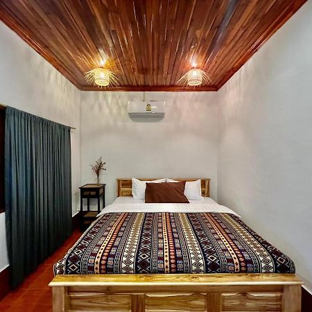 La Casa Hostel Luang Prabang Bagian luar foto